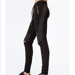RUN:WAY Olivia Jogger